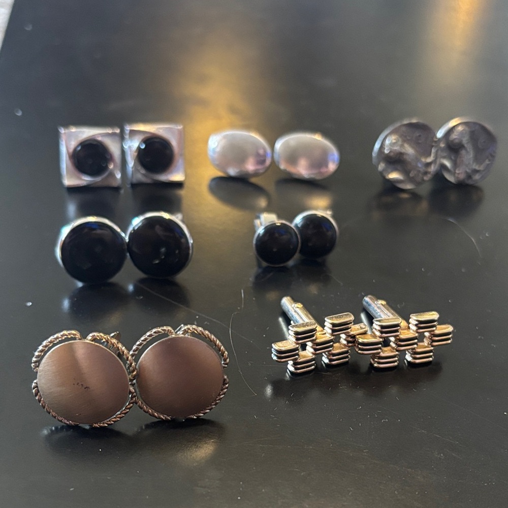 Elegant Black and Silver Men's Cufflinks Set